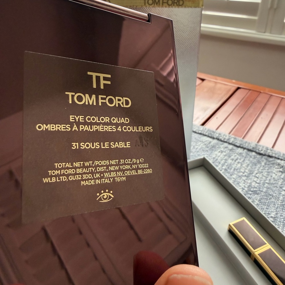 Tom Ford Lipstick and Eyeshadow Set - Deep Red and Warm Brown - Picture 12 of 16